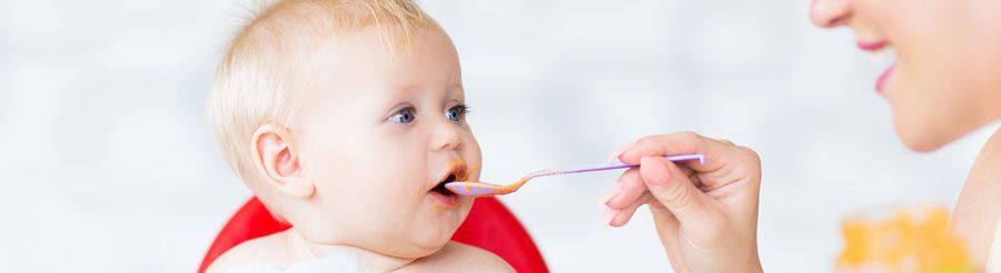 اولین غذای نوزاد: معرفی بهترین غذاها برای شروع غذای کمکی کودک